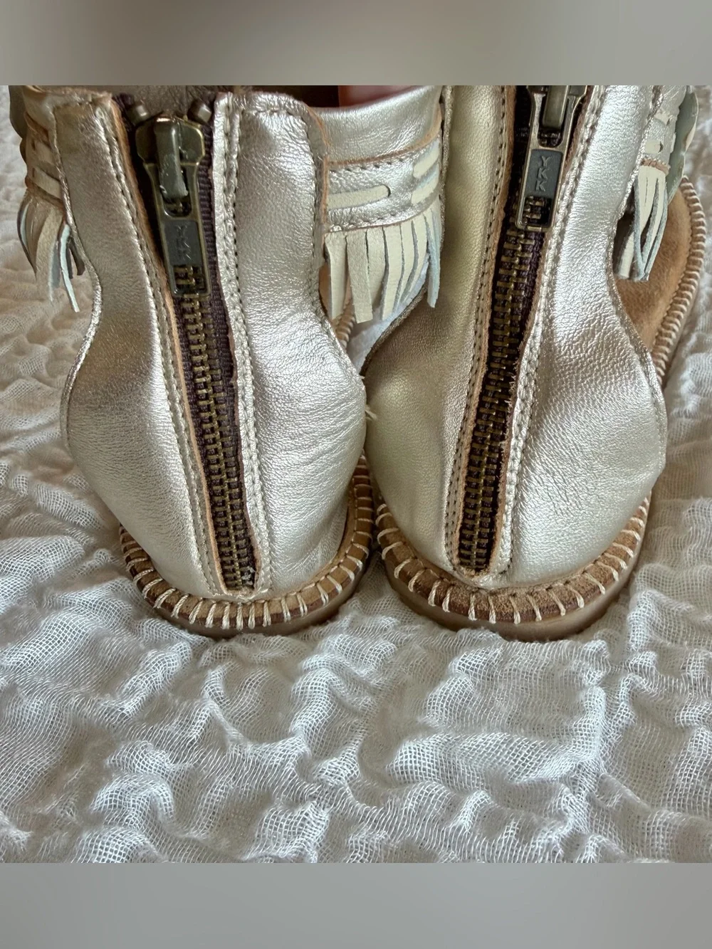Manitobah Wasaga Ankle Sandals 8 Metallic Leather Fringe Floral Comfort